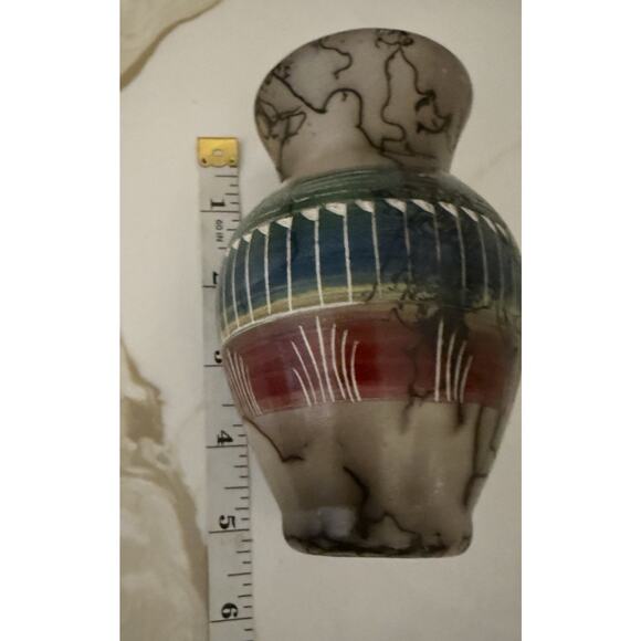 Native American Navajo Horsehair Vase Blue Red Cream Pottery 5” Tall Signed - Picture 8 of 8